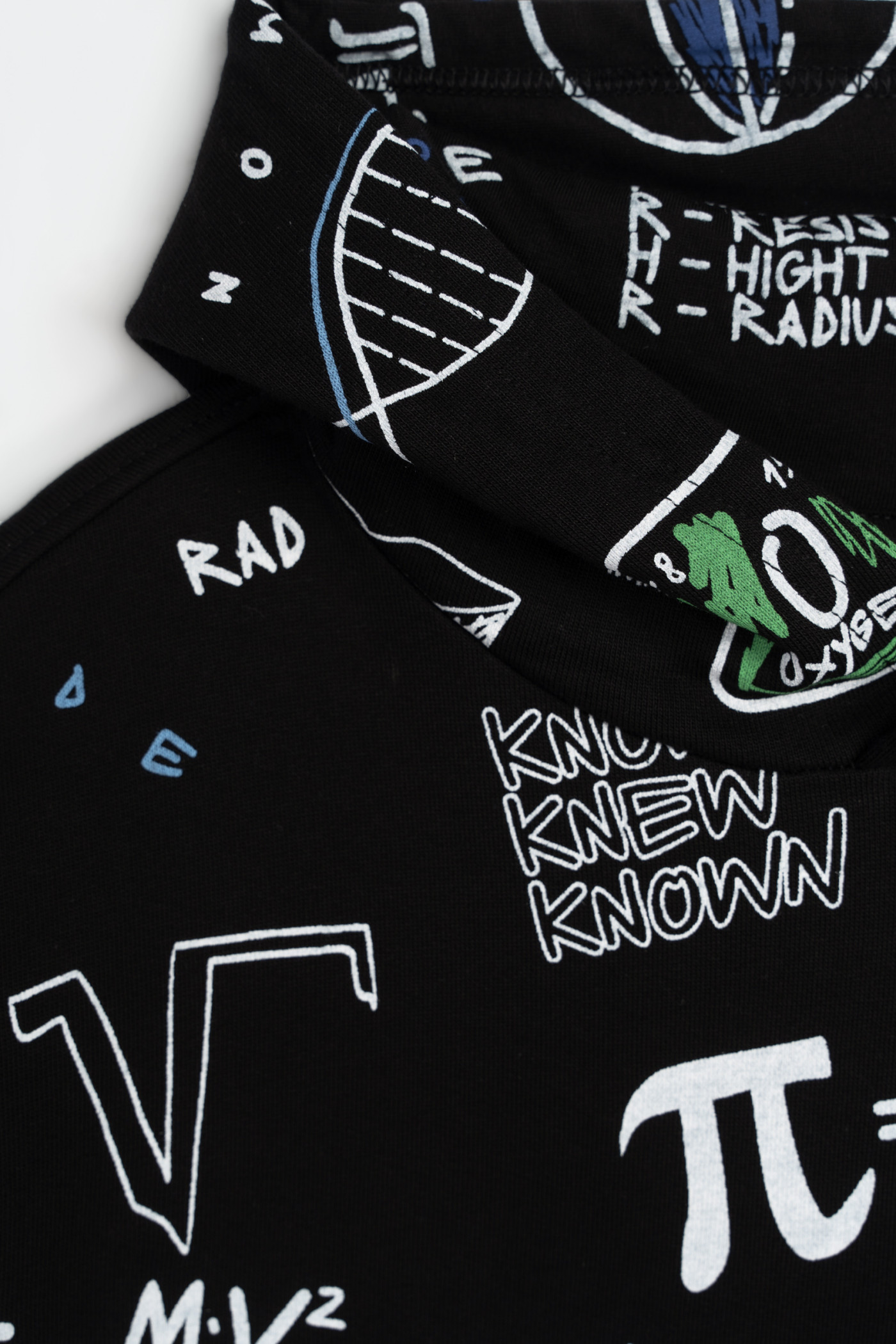 Czarna bluza z kapturem z kolorową grafiką na całości