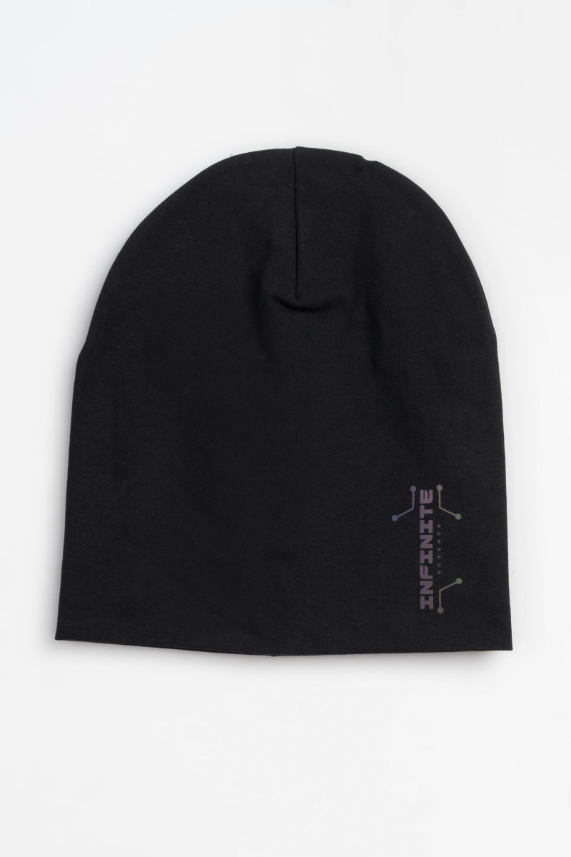 Czarna czapka z nadrukiem reflective print z przodu