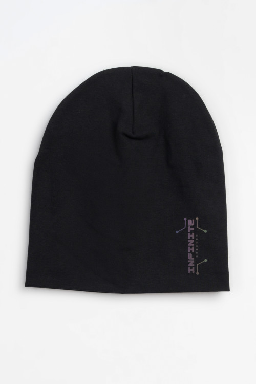 Czarna czapka z nadrukiem reflective print z przodu