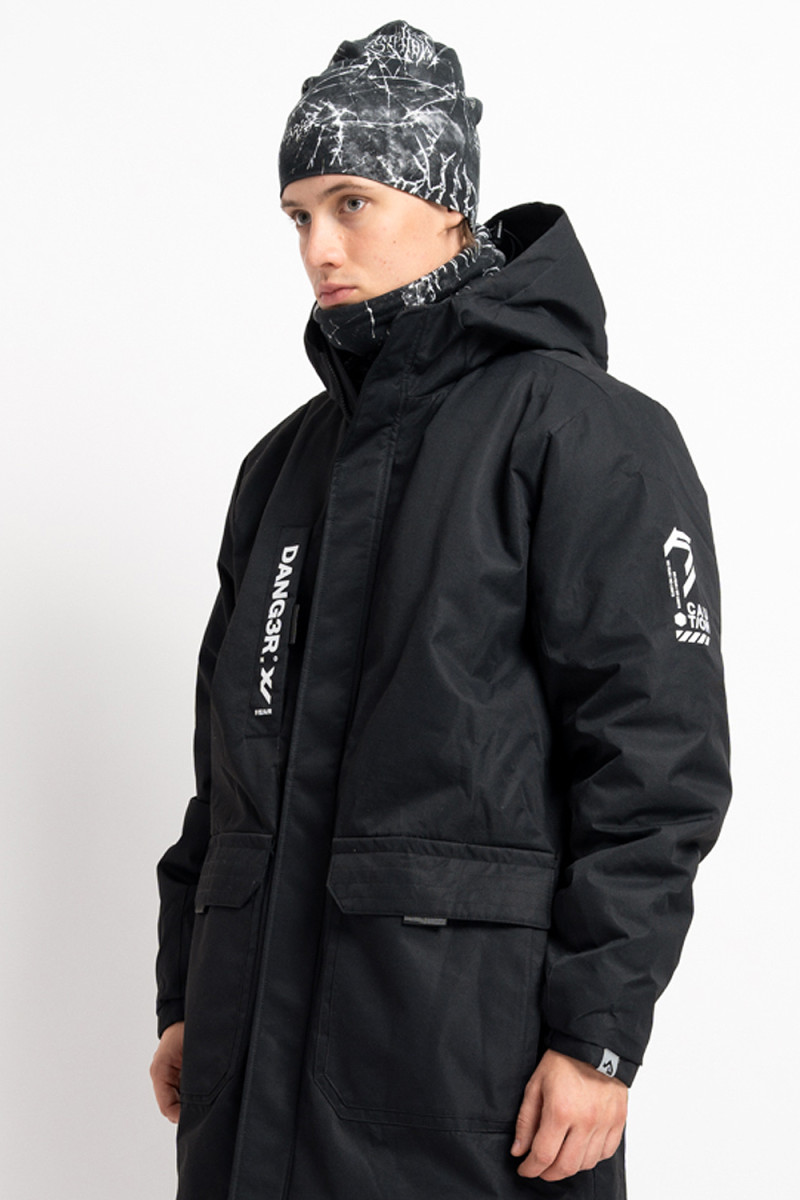 Czarna czapka z kontrastową grafiką na całości