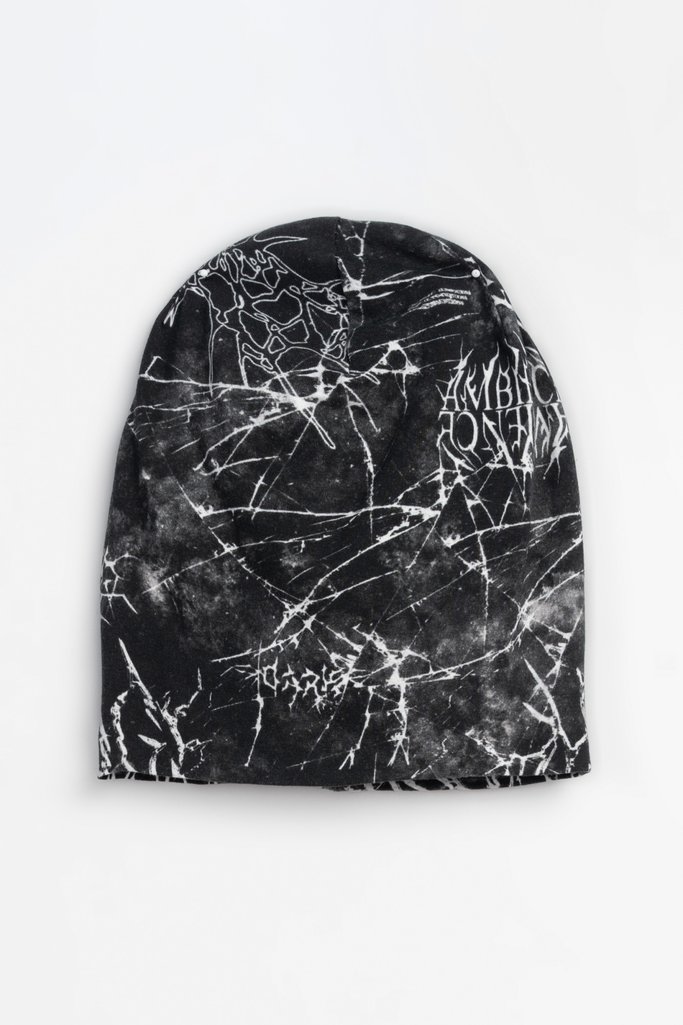 Czarna czapka z kontrastową grafiką na całości