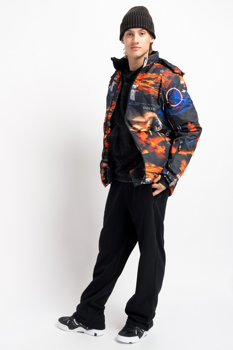 Wzorzysta pomarańczowa ocieplana kurtka z kapturem