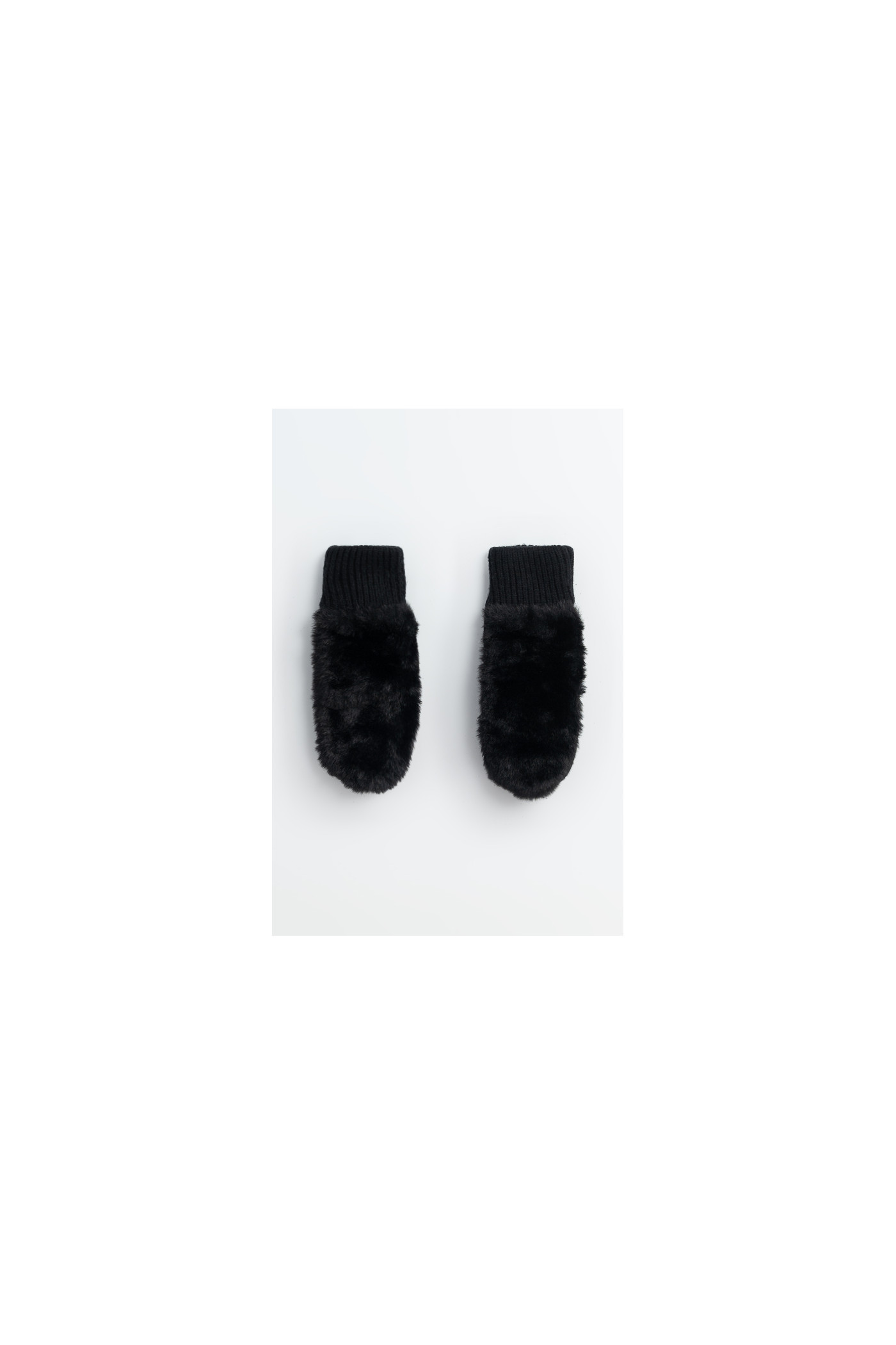 Czarne rękawiczki o kroju fingerless