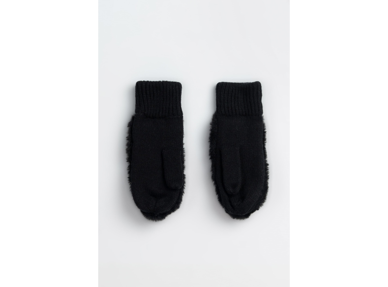 Czarne rękawiczki o kroju fingerless