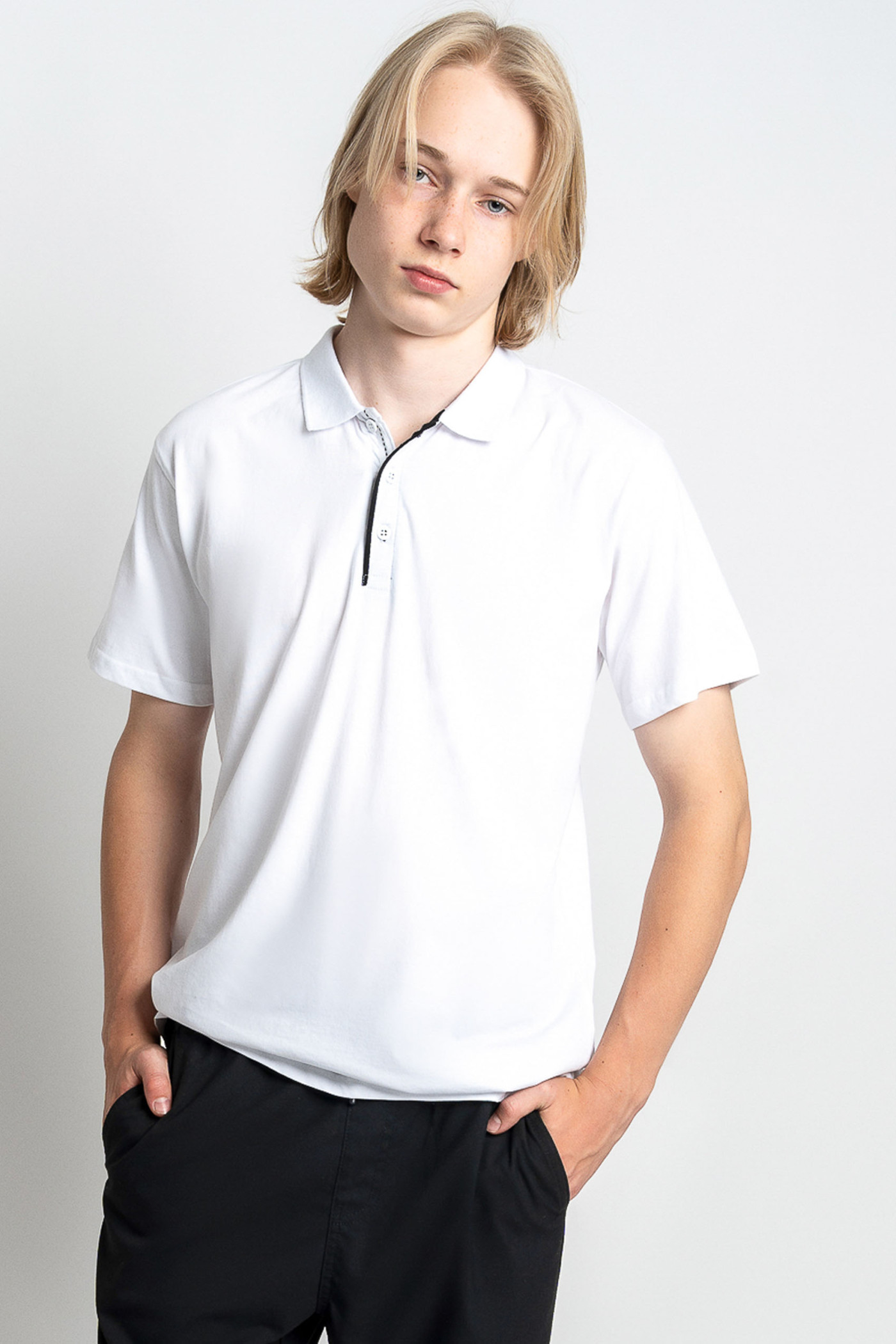 Biała koszulka polo z krótkim rękawem