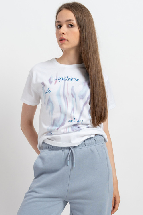 Biały t-shirt z kolorową grafiką z przodu