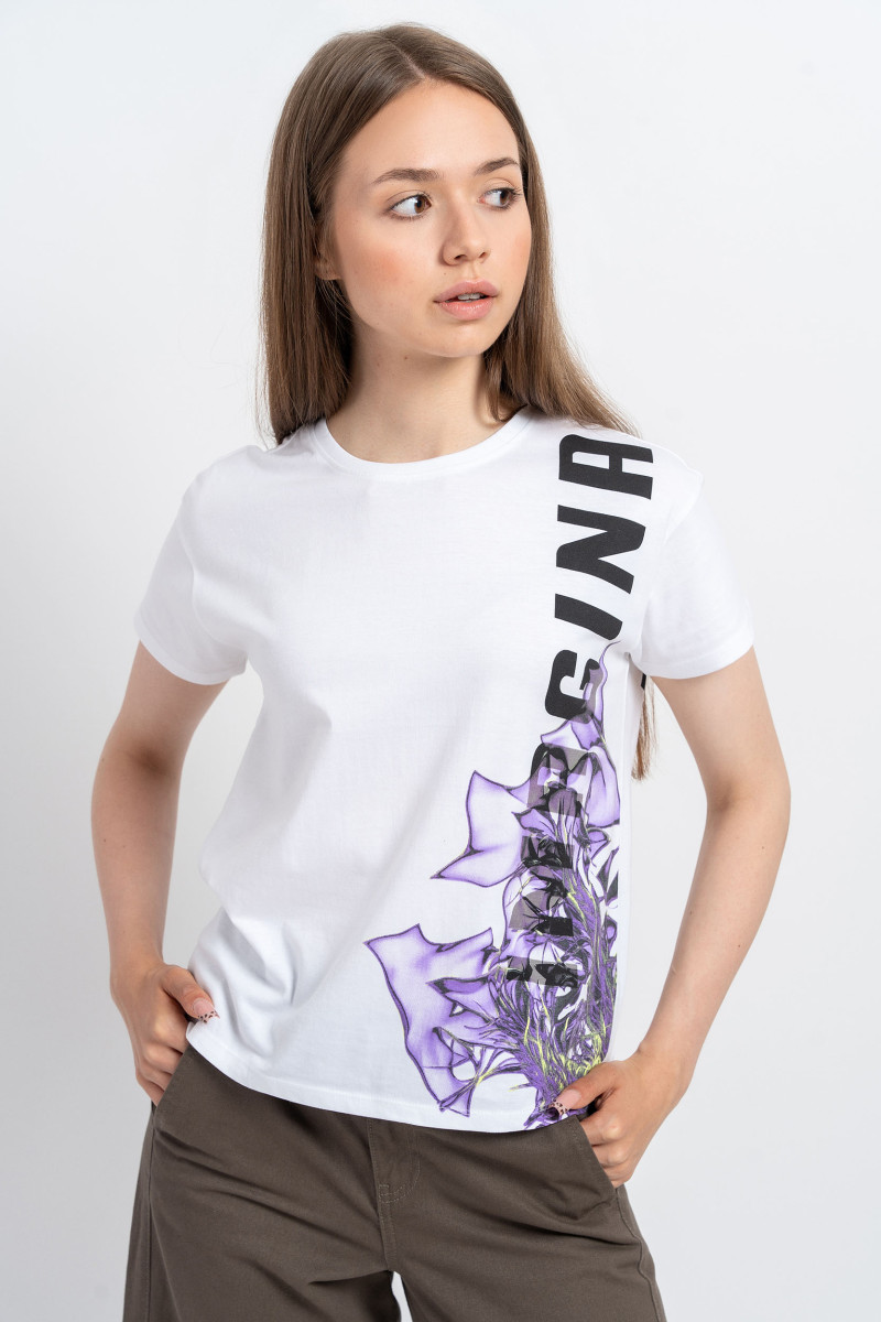 Biały t-shirt z kolorową grafiką z przodu