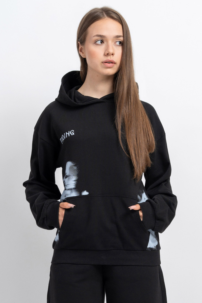Czarna bluza z kapturem z autorską grafiką z przodu, czarny