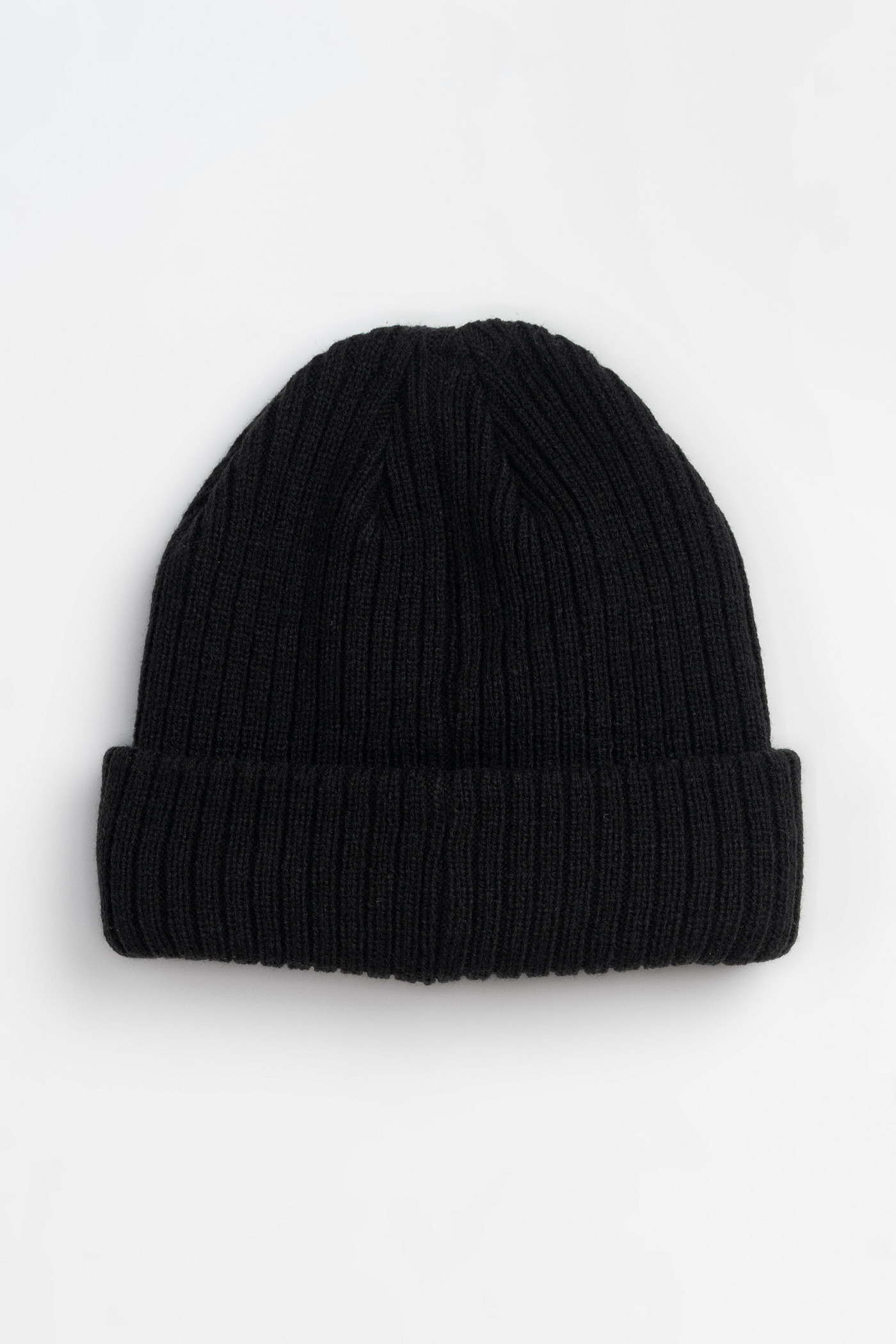 Czarna czapka z kontrastową aplikacją z przodu