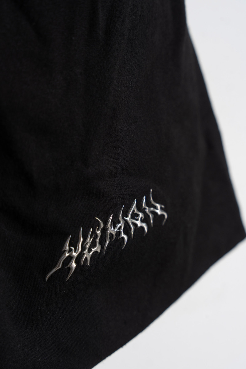 Czarna czapka z minimalistycznym nadrukiem z przodu, czarny