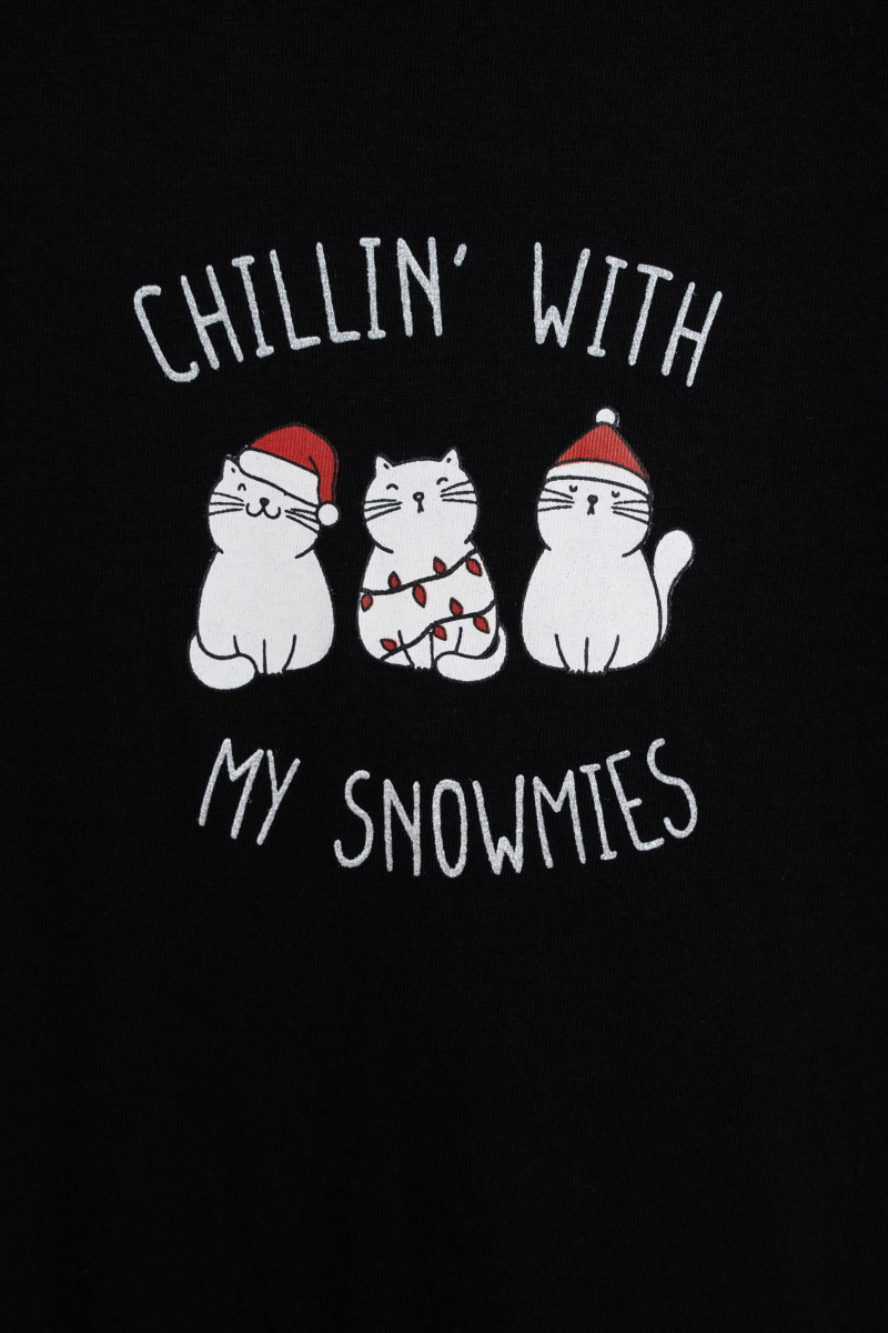 Czarny t-shirt z autorską grafiką z motywem świątecznym z przodu