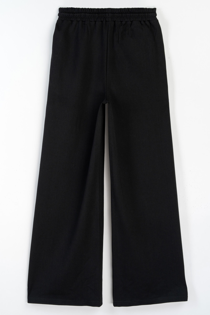Czarne gładkie spodnie dresowe z szerokimi nogawkami
