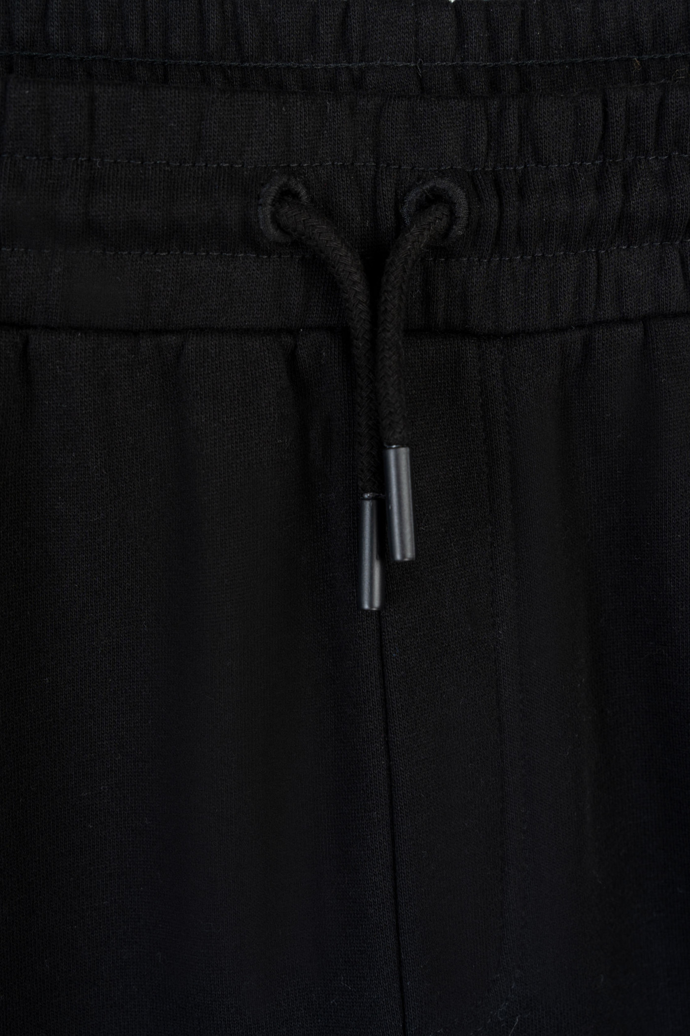 Czarne gładkie spodnie dresowe z szerokimi nogawkami