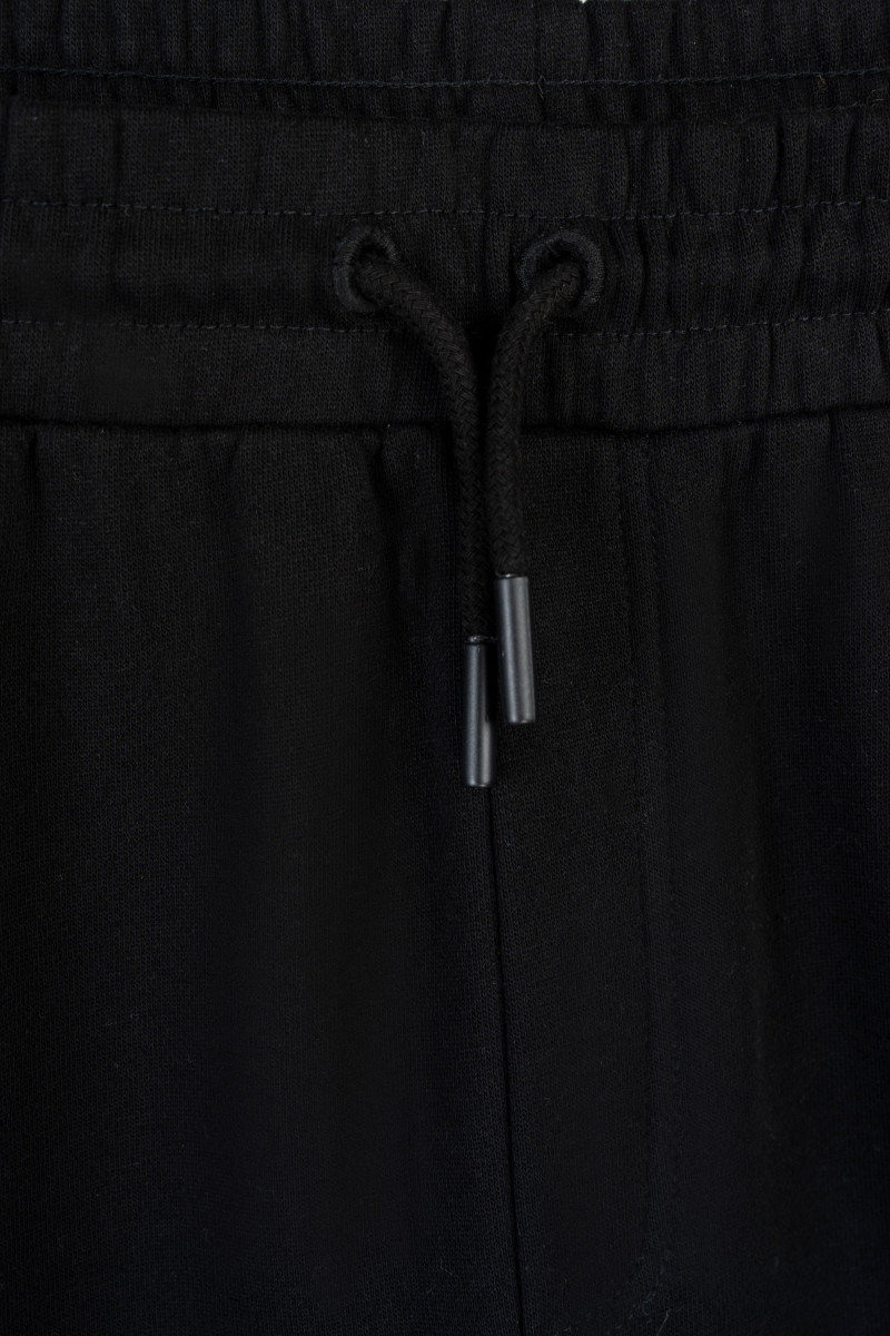 Czarne gładkie spodnie dresowe z szerokimi nogawkami