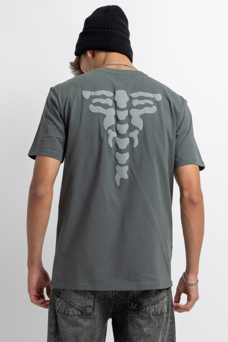 Khaki t-shirt z autorską grafika z tyłu