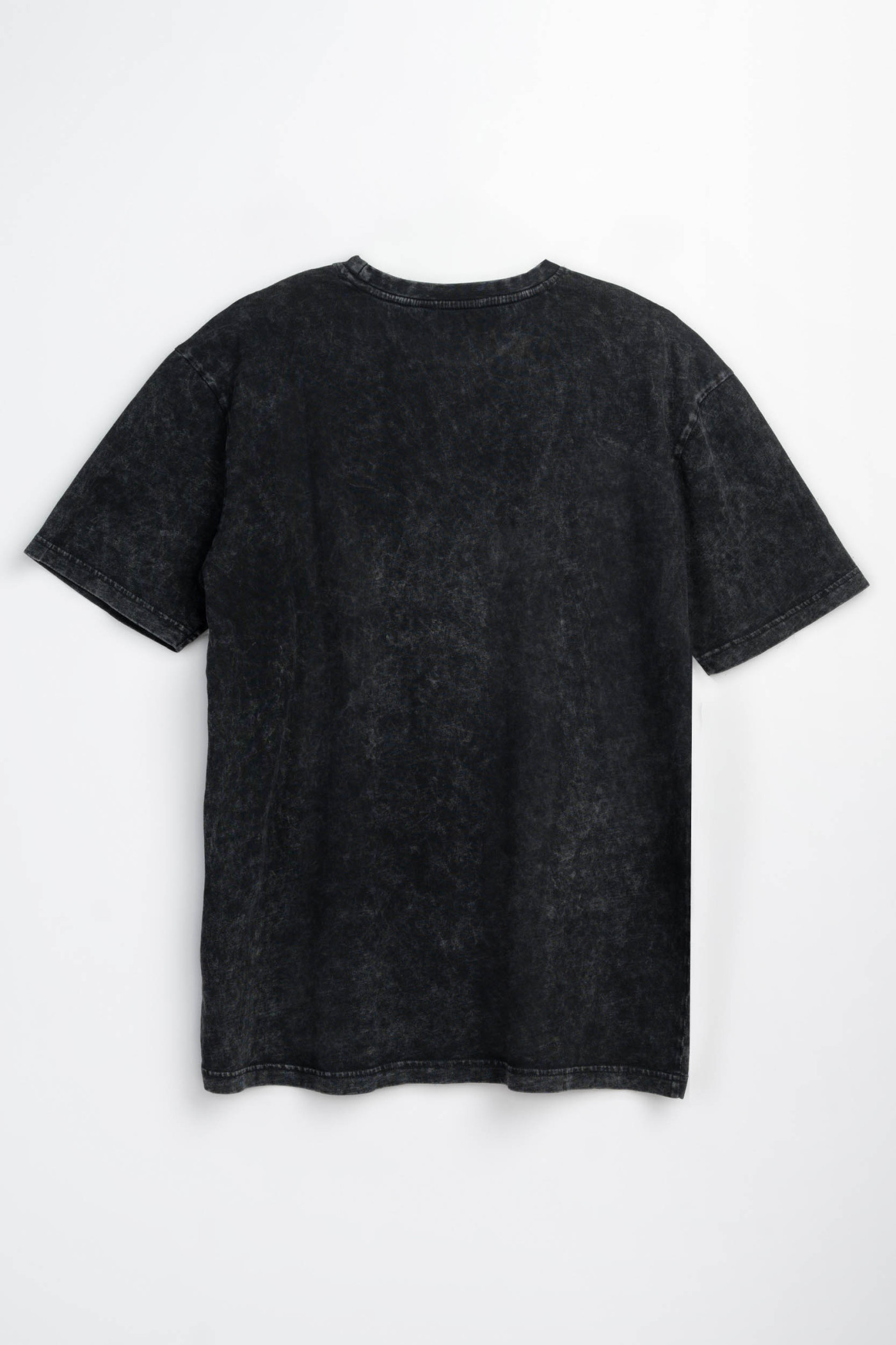 Czarny t-shirt z efektem Acid Wash z nadrukiem z przodu Czarny t-shirt z efektem Acid Wash z nadrukiem z przodu