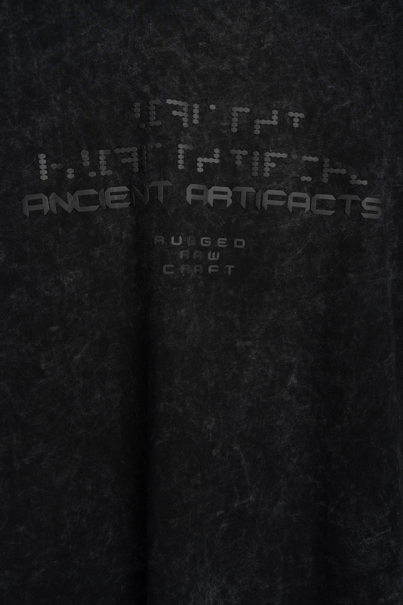 Czarny t-shirt z efektem Acid Wash z nadrukiem z przodu Czarny t-shirt z efektem Acid Wash z nadrukiem z przodu