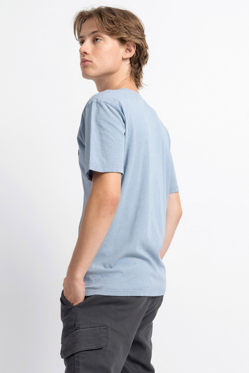 Niebieski t-shirt z efektem Acid Wash z nadrukiem z przodu