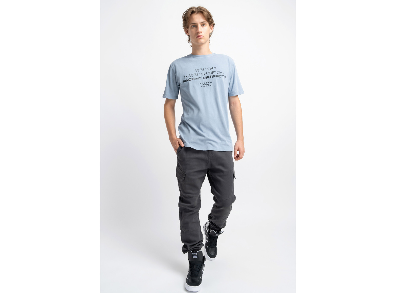 Niebieski t-shirt z efektem Acid Wash z nadrukiem z przodu