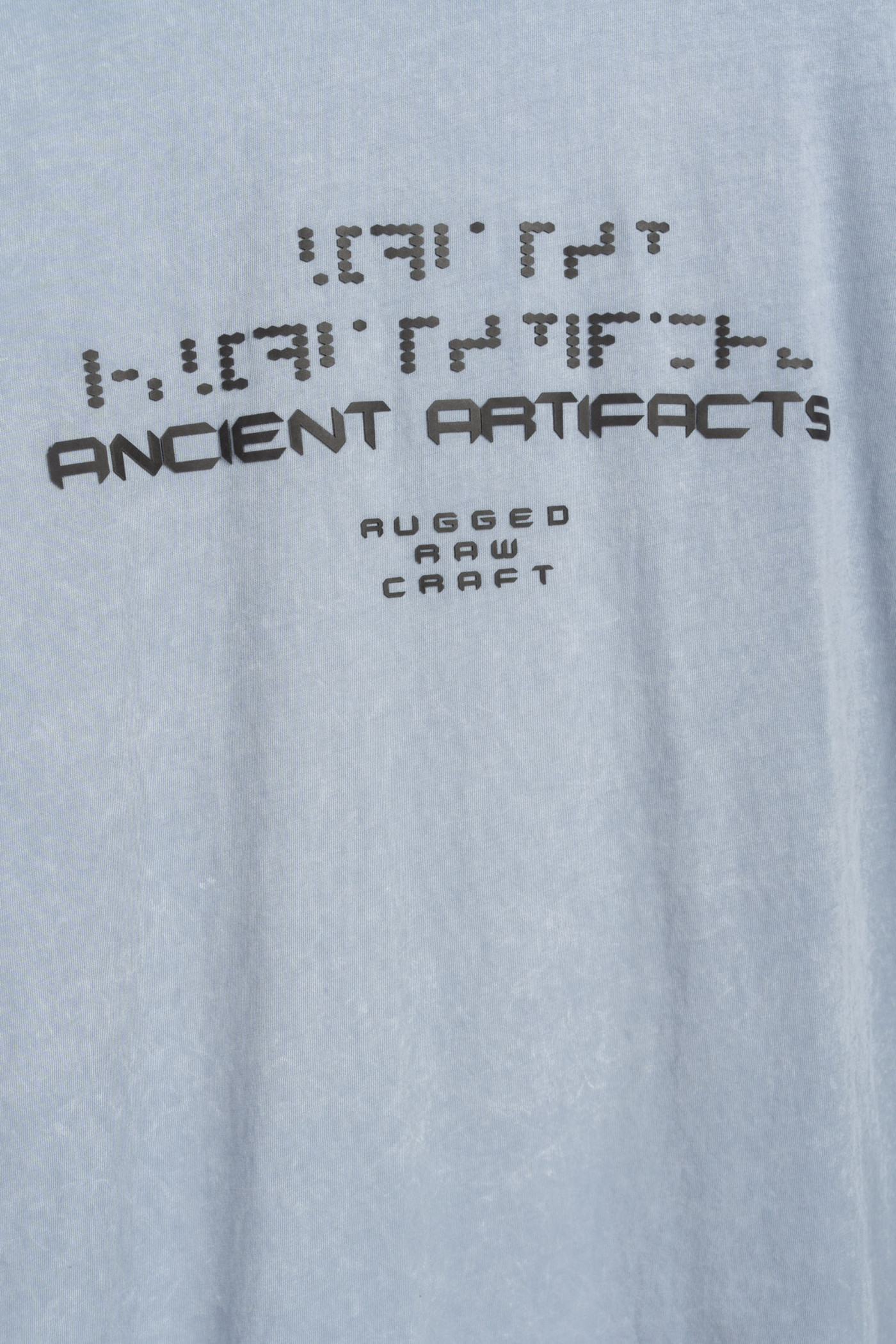 Niebieski t-shirt z efektem Acid Wash z nadrukiem z przodu