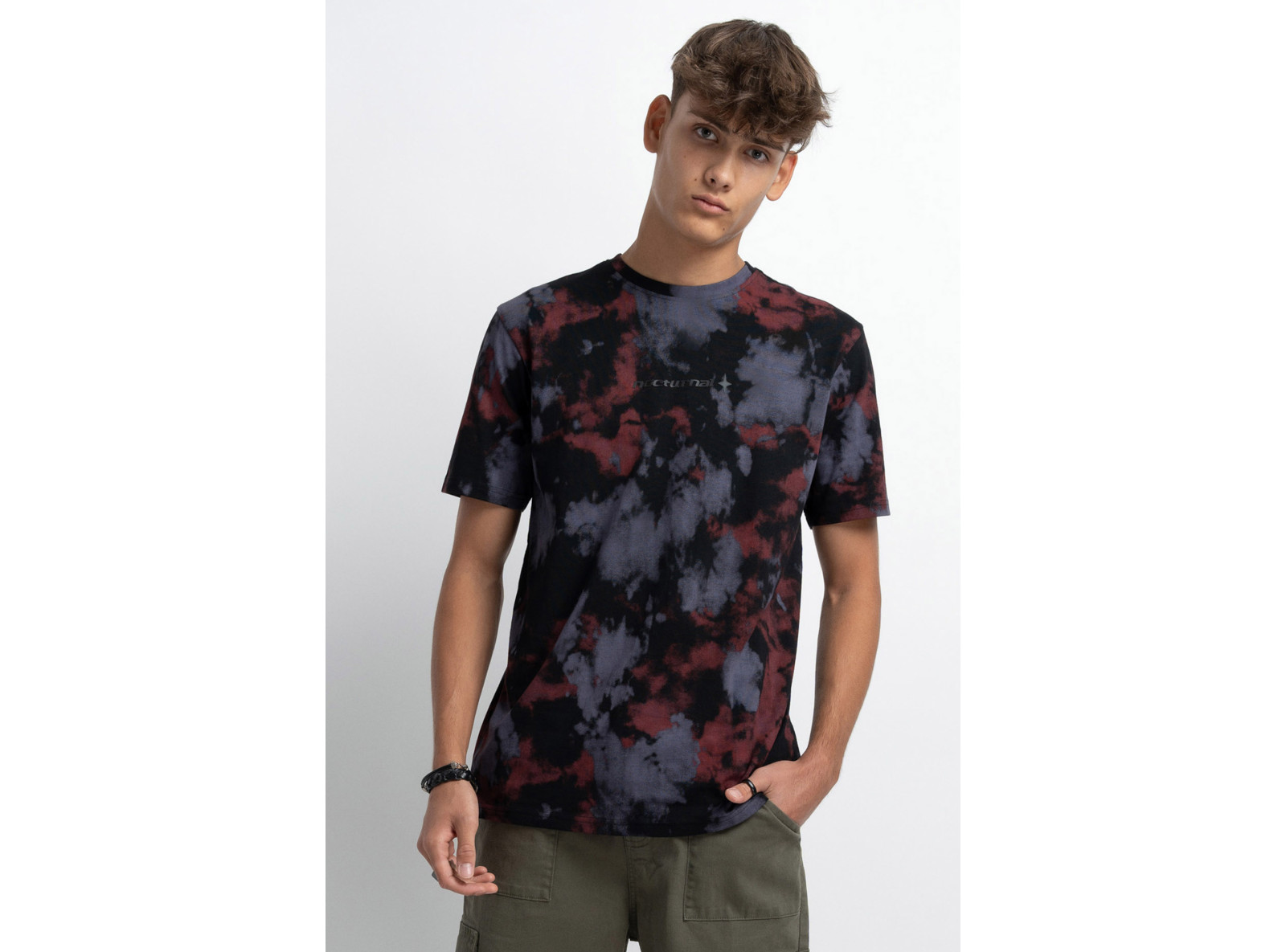 Wielokolorowy t-shirt z minimalistycznym nadrukiem z przodu