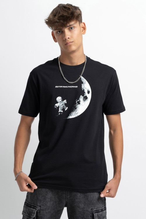 Czarny t-shirt z autorską grafiką z przodu