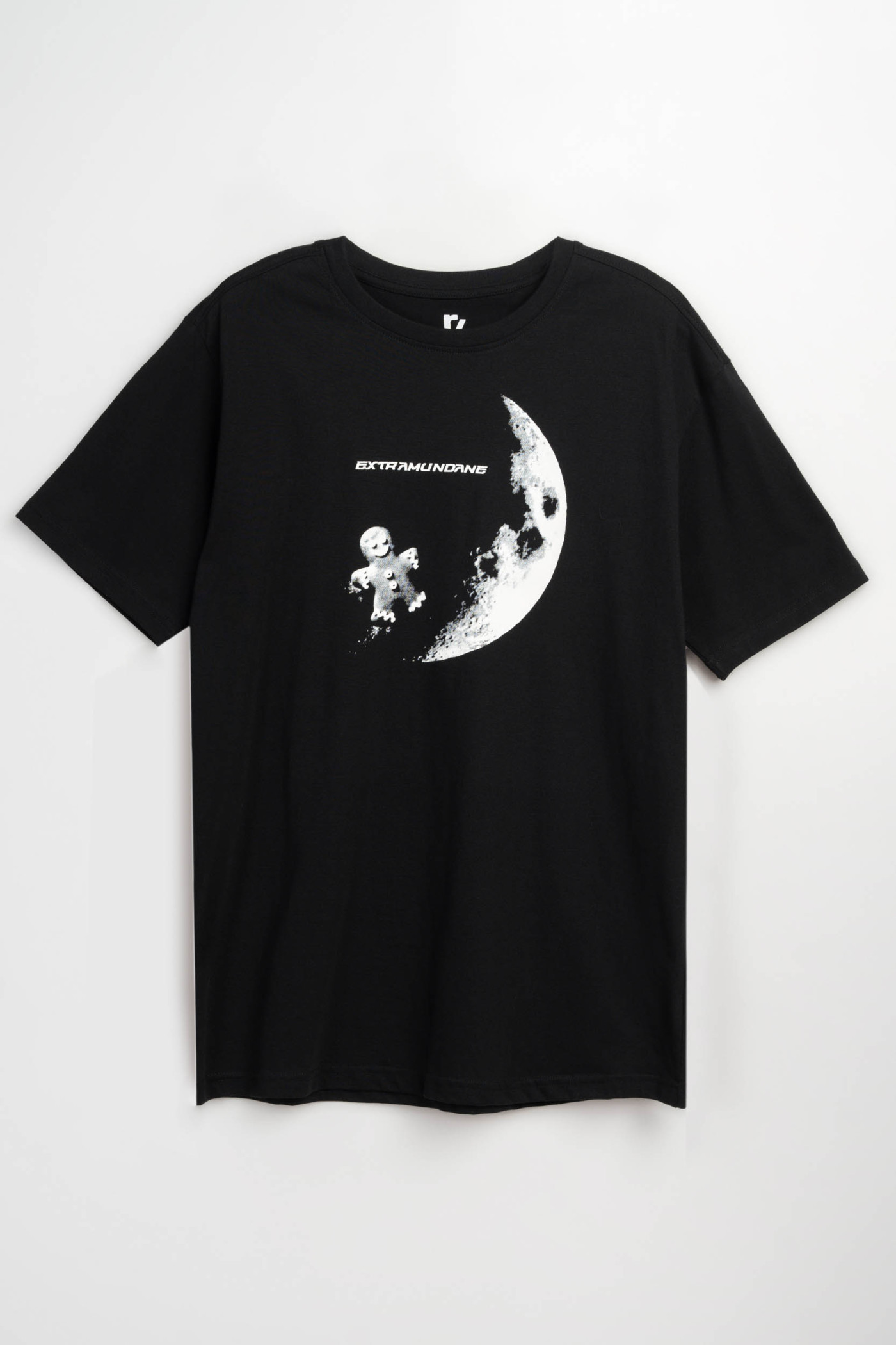 Czarny t-shirt z autorską grafiką z przodu