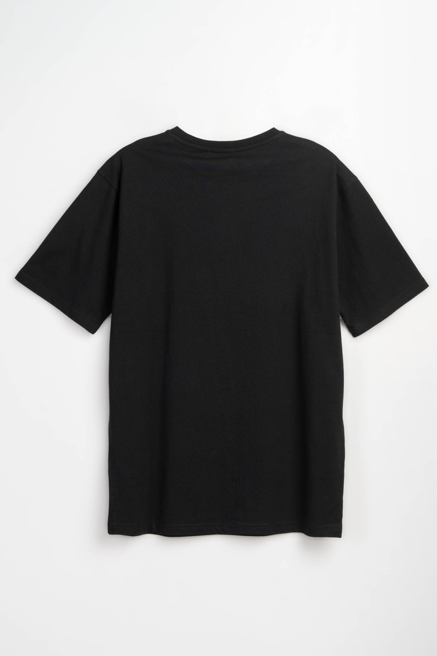 Czarny t-shirt z napisem z błyszczących dżetów