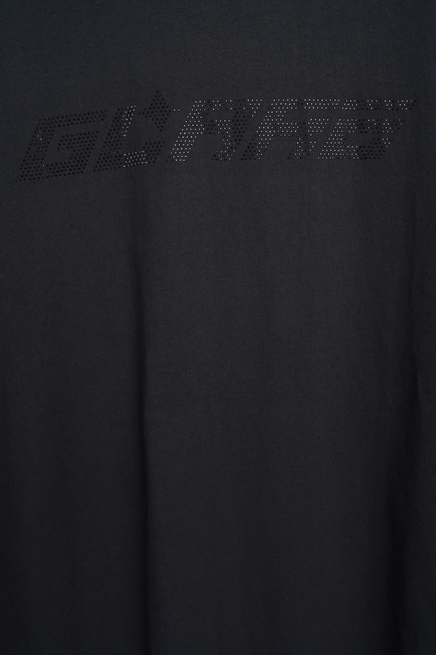 Czarny t-shirt z napisem z błyszczących dżetów
