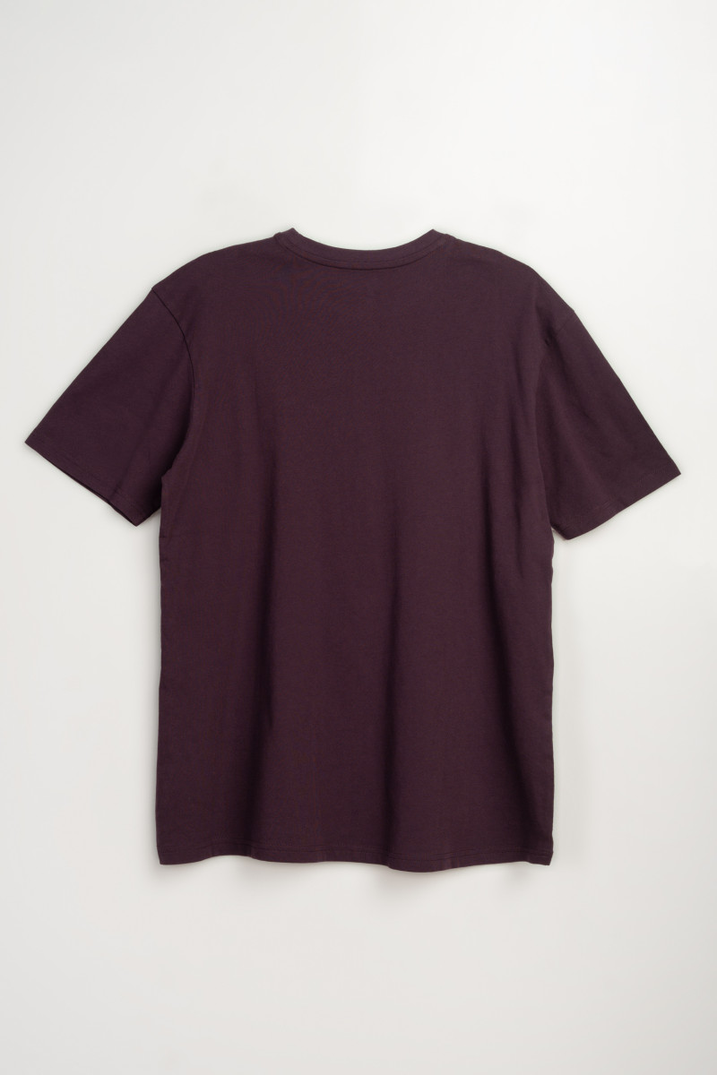 Ciemnofioletowy t-shirt z napisem z błyszczących dżetów