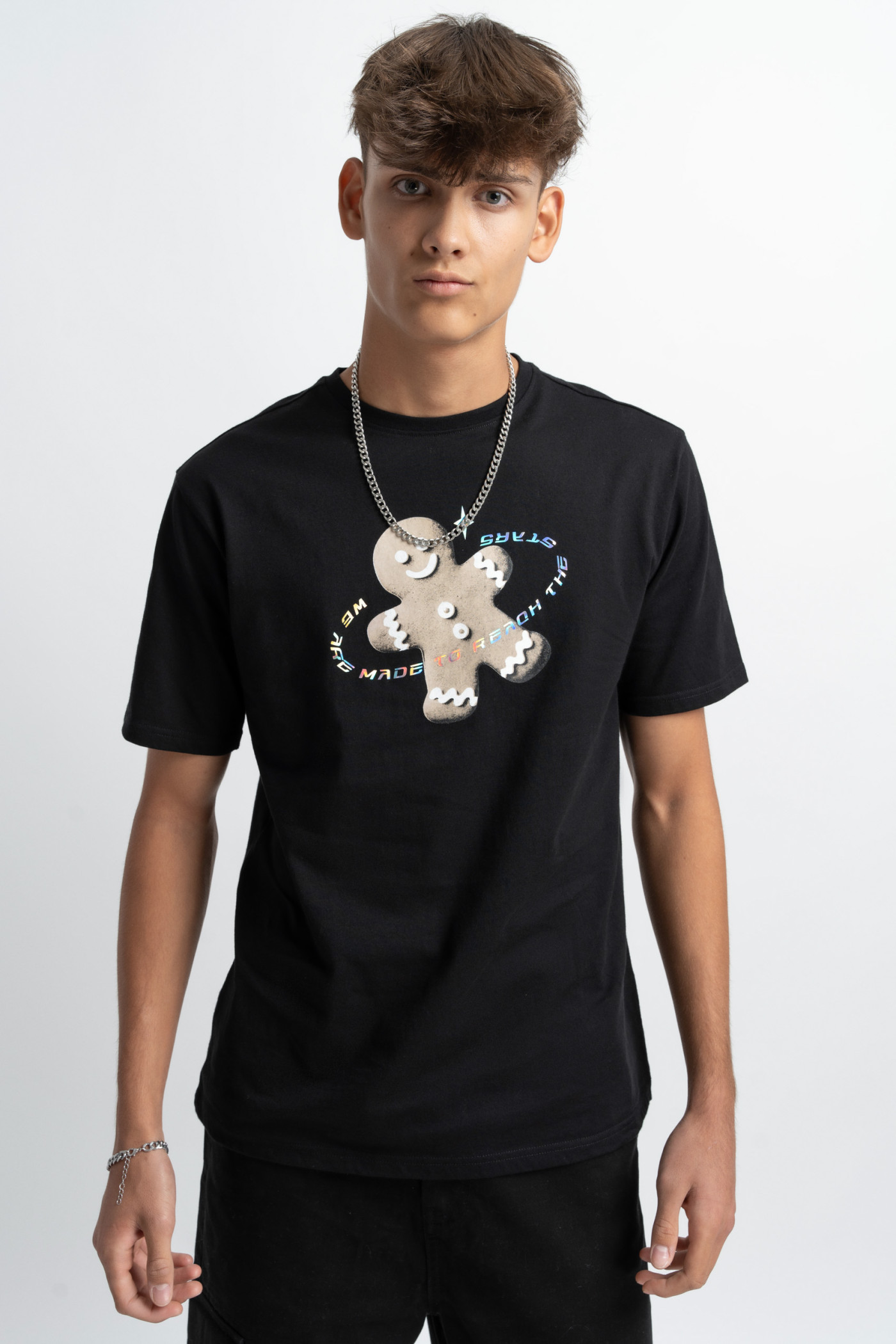 Czarny t-shirt z autorską grafiką z przodu