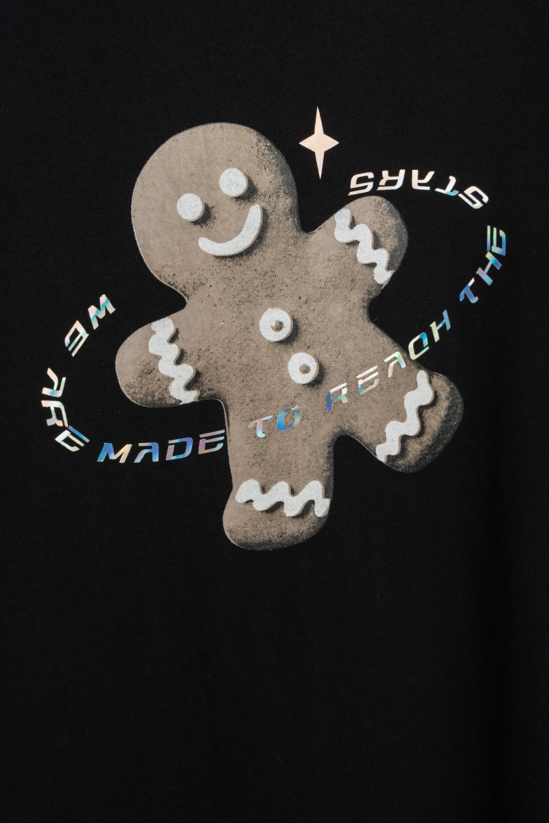 Czarny t-shirt z autorską grafiką z przodu