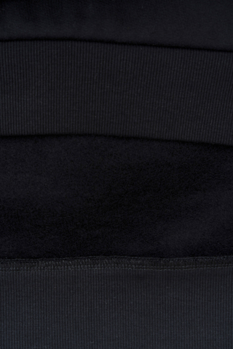 Czarna bluza z kapturem z autorską grafiką z przodu