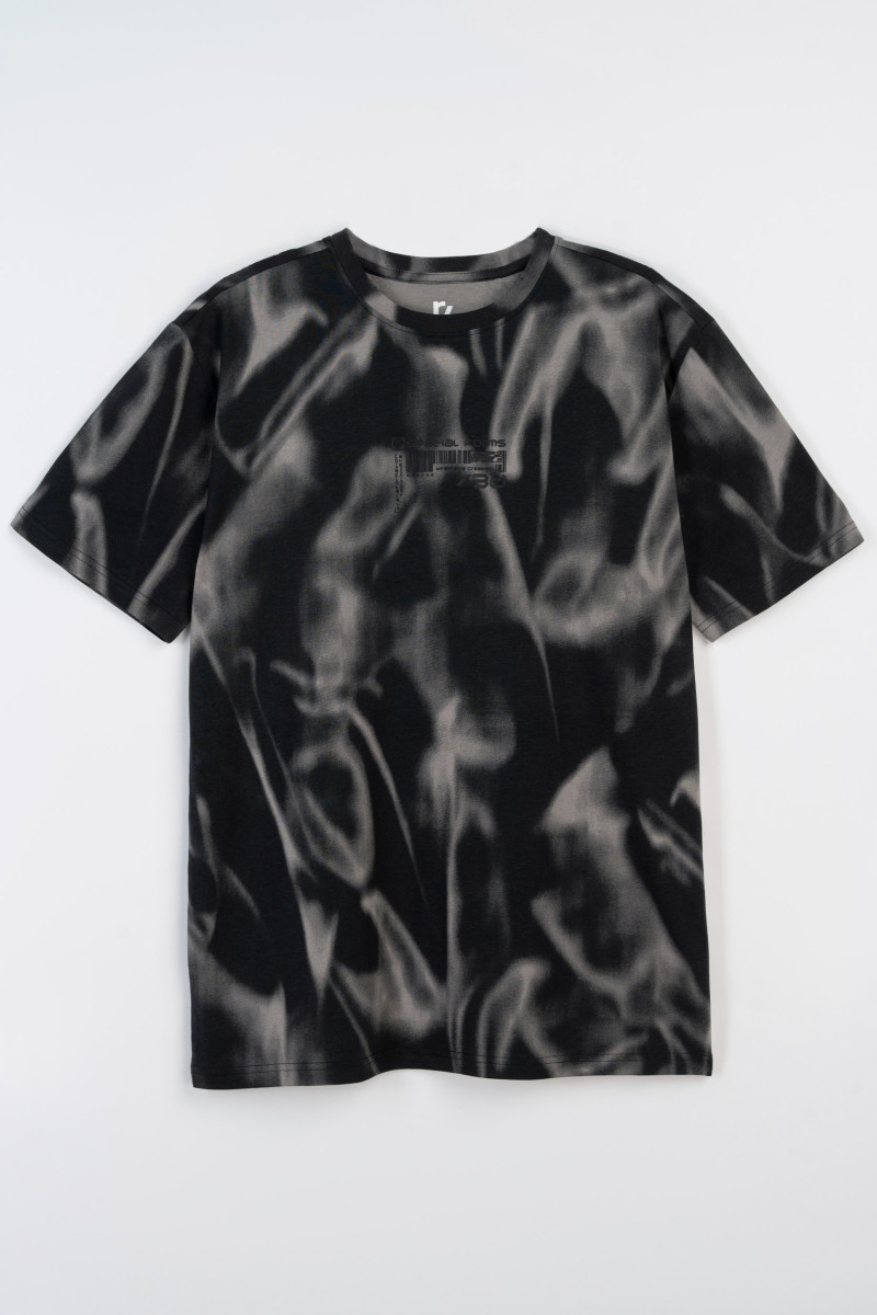 Czarny t-shirt z nadrukiem na całości