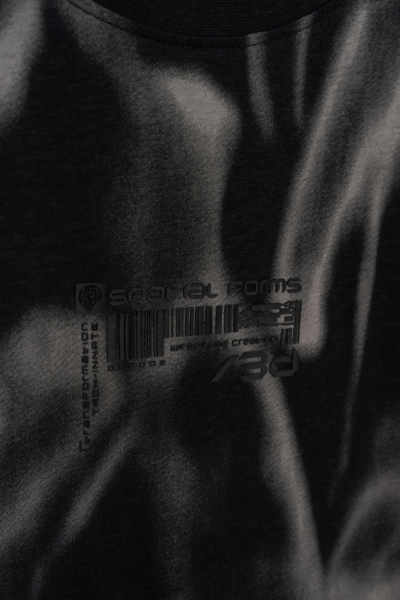 Czarny t-shirt z nadrukiem na całości