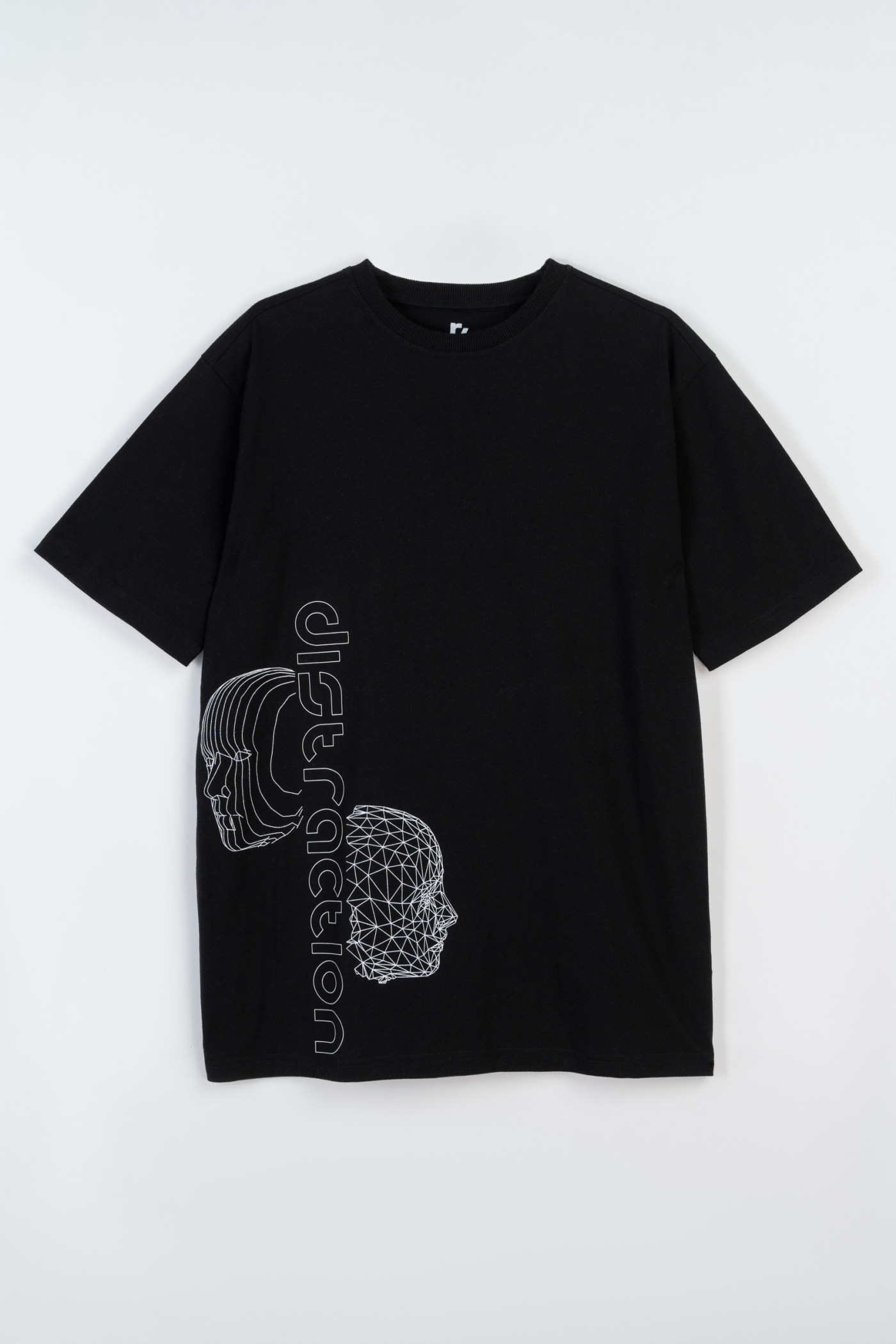 Czarny t-shirt z autorską grafiką z przodu