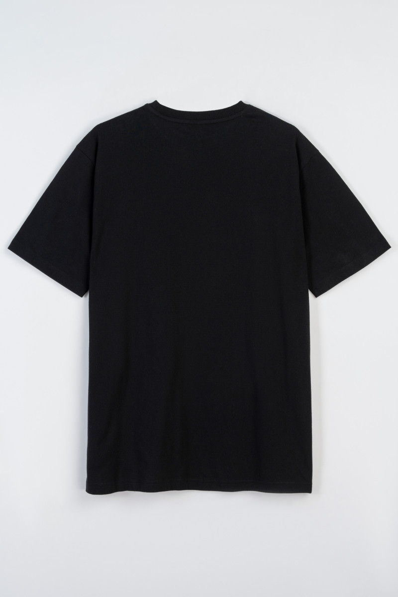 Czarny t-shirt z autorską grafiką z przodu