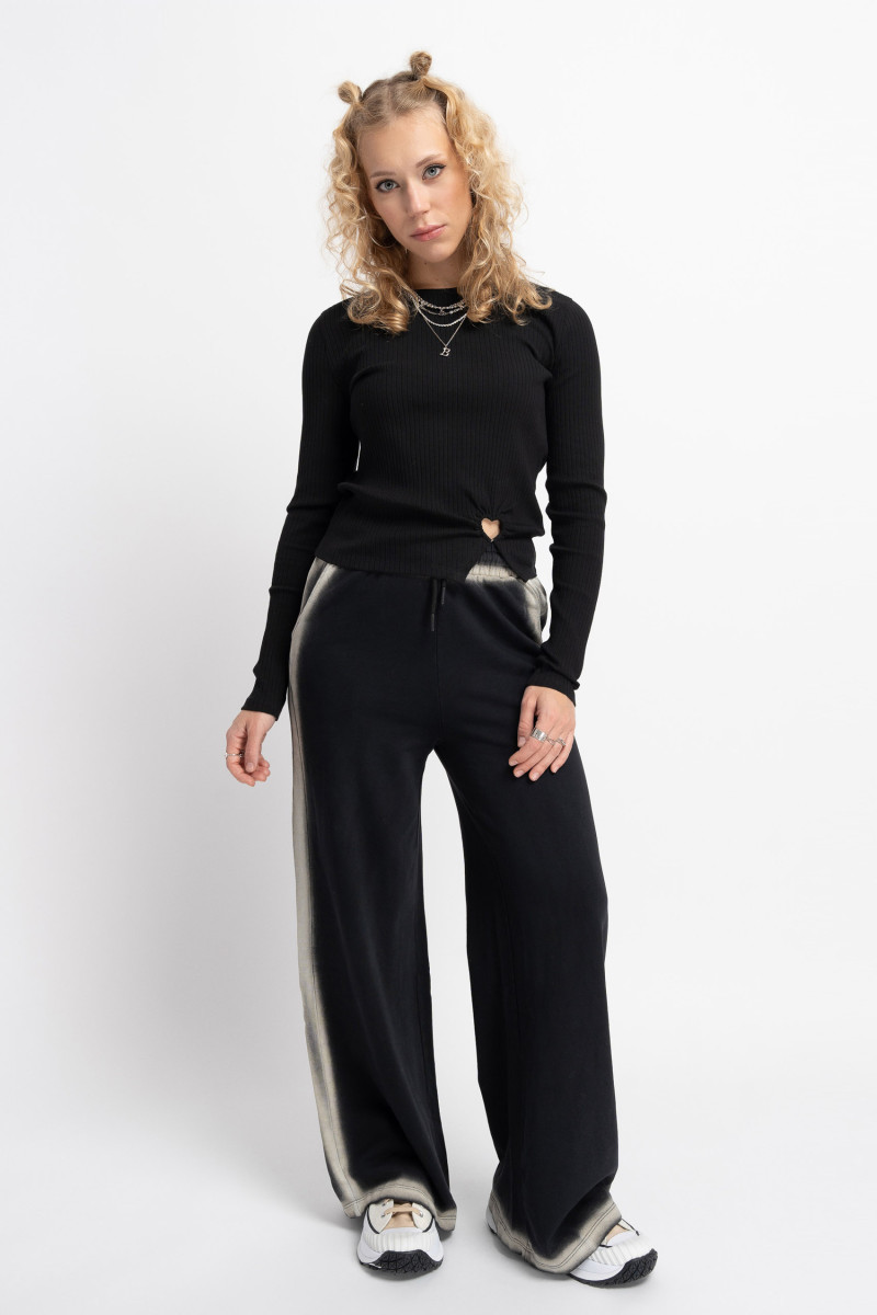 Czarne spodnie dresowe z szerokimi nogawkami z modnym cieniowaniem, czarny