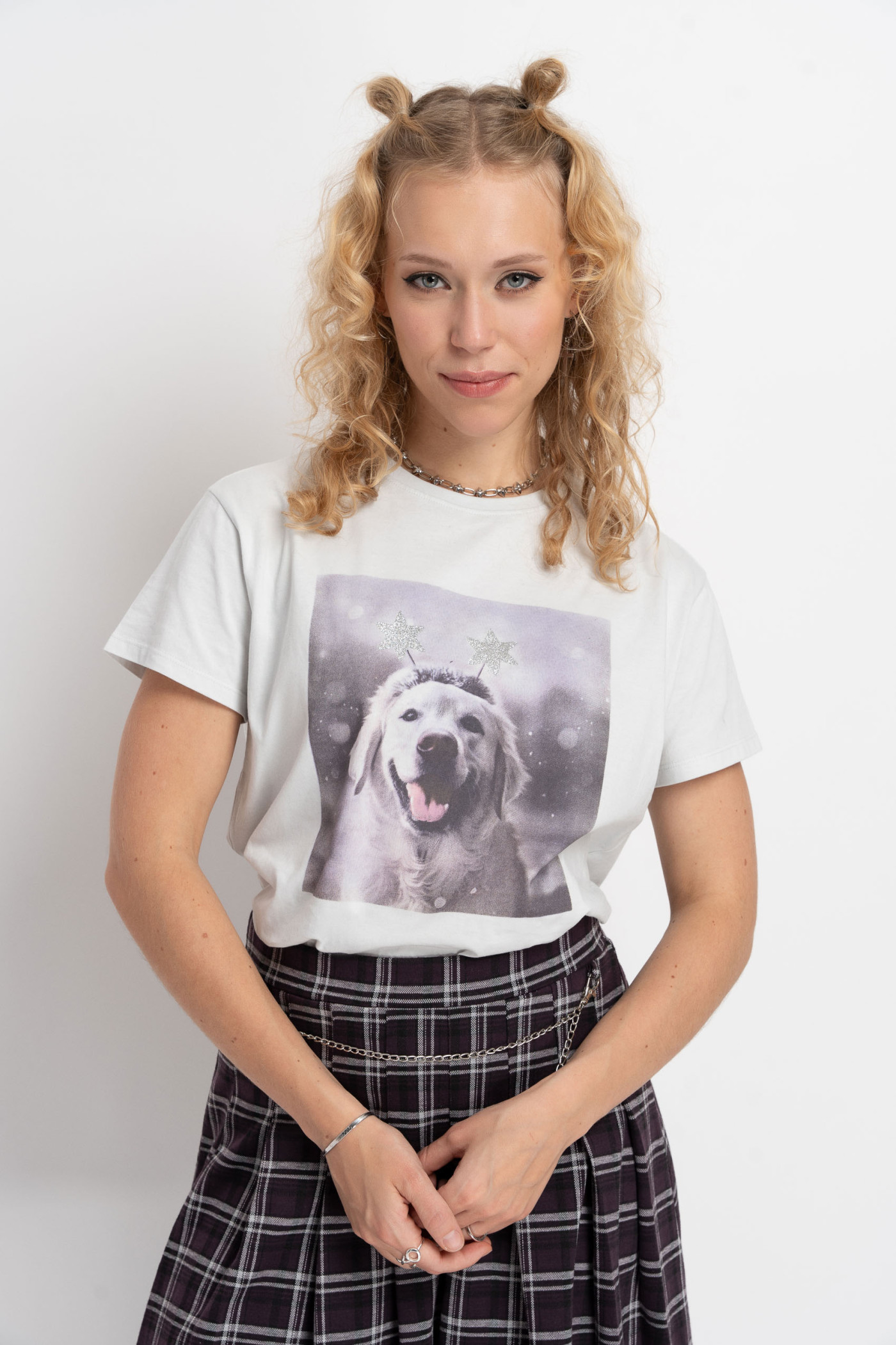 Szary t-shirt z autorską grafiką z motywem świątecznym z przodu