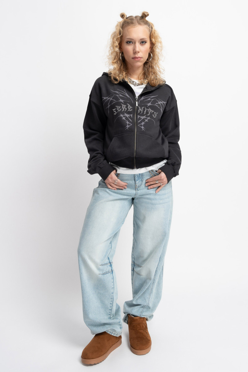 Czarna bluza z kapturem z autorską grafiką z przodu zapinana na zamek, czarny