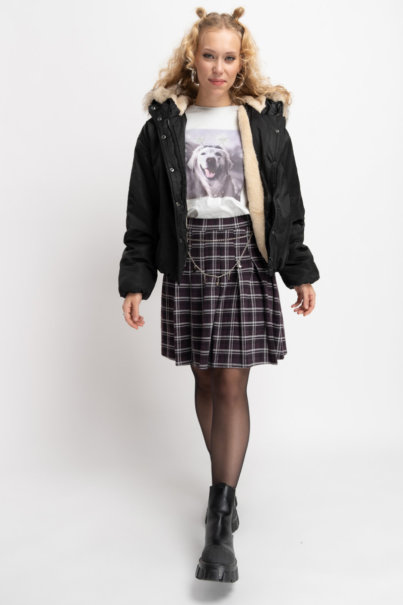 Czarna kurtka z kapturem z futrzanym kołnierzem ocieplana, czarny