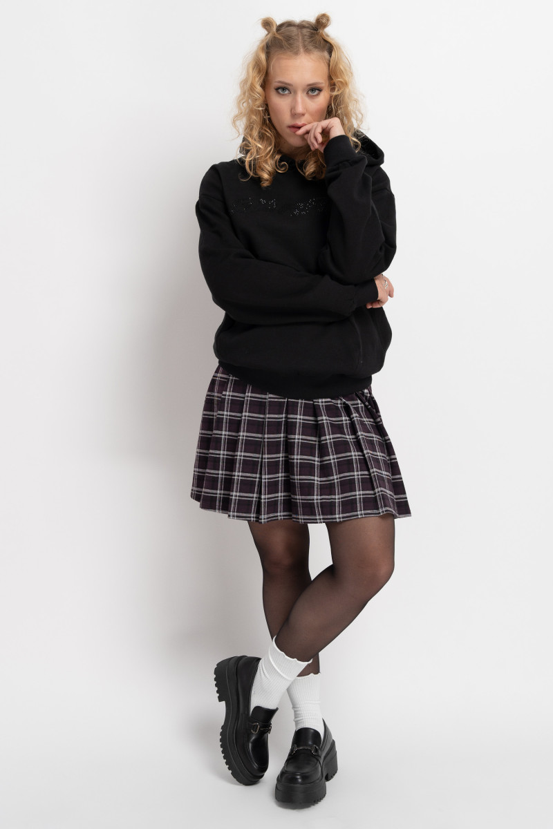 Czarna bluza z kapturem z napisem z błyszczących dżetów, czarny