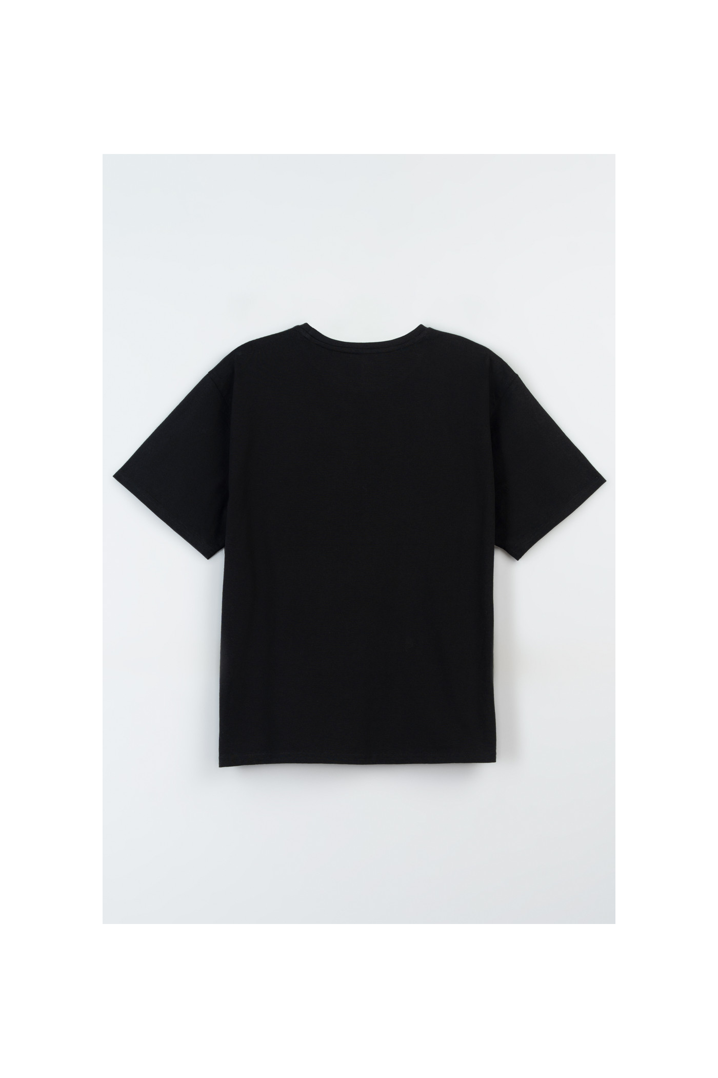 Czarny t-shirt z autorską grafiką z przodu