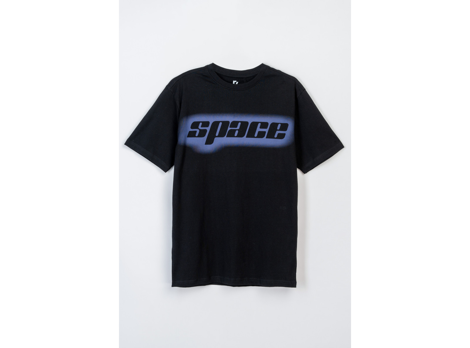 Czarny t-shirt z nadrukiem z przodu