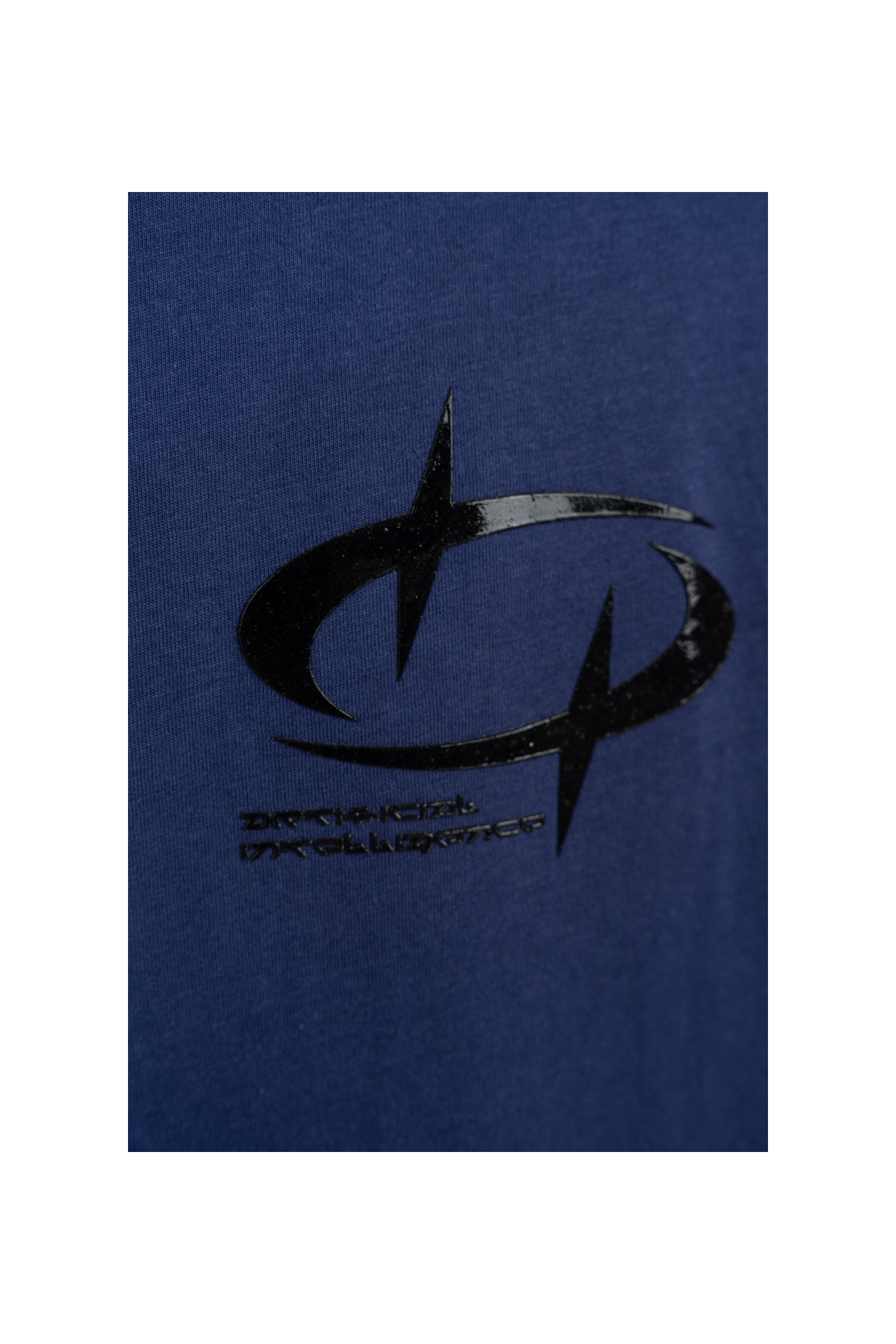 Granatowy t-shirt z minimalistyczną grafiką z przodu Granatowy t-shirt z minimalistyczną grafiką z przodu