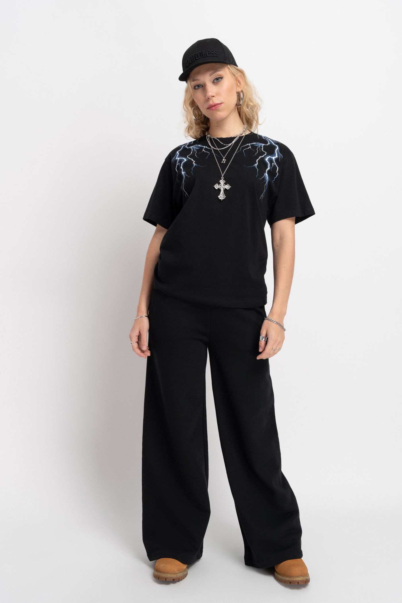 Czarne spodnie dresowe WIDE LEG z minimalistyczną aplikacją