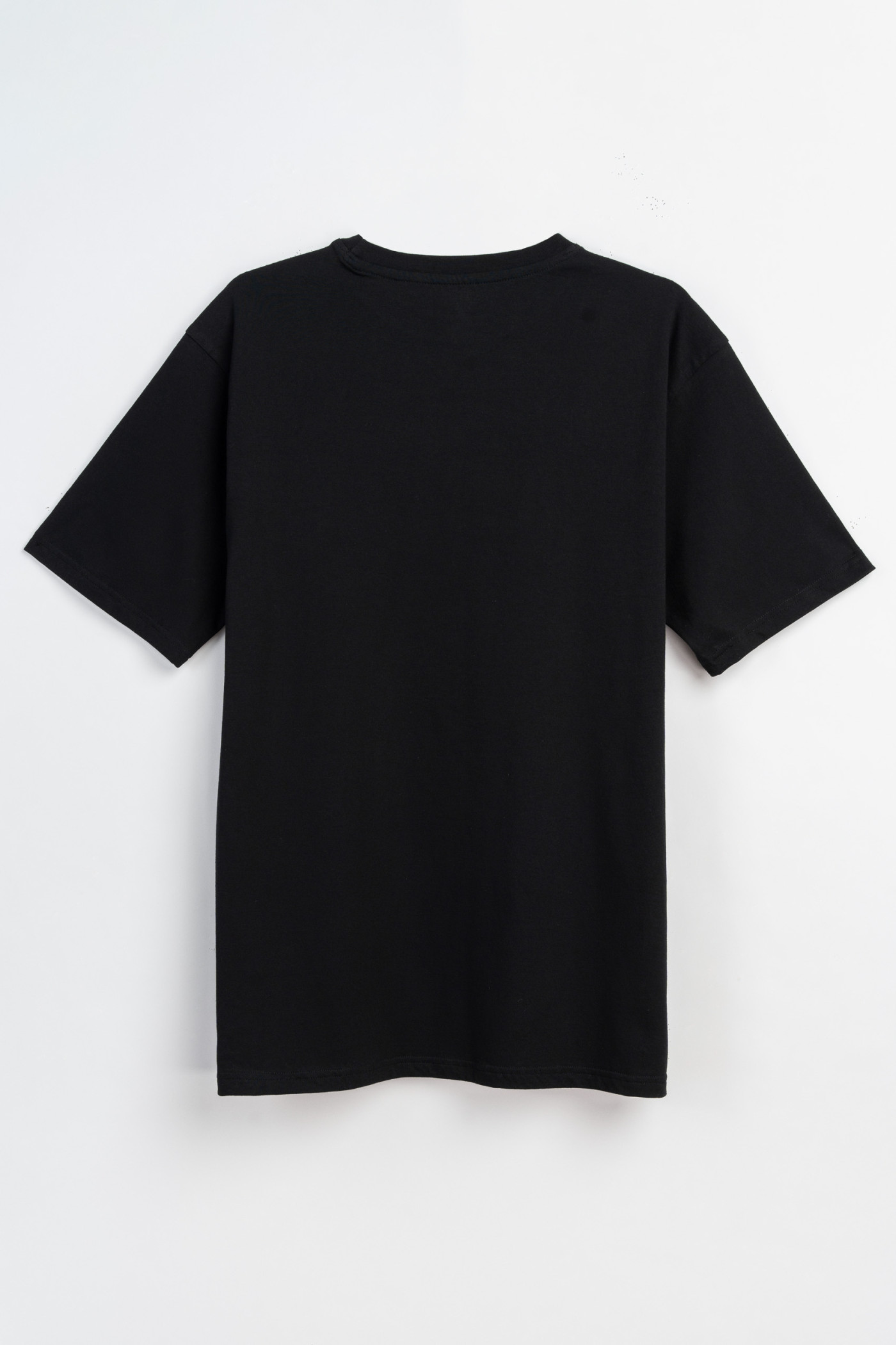 Czarny t-shirt z autorską grafiką z przodu