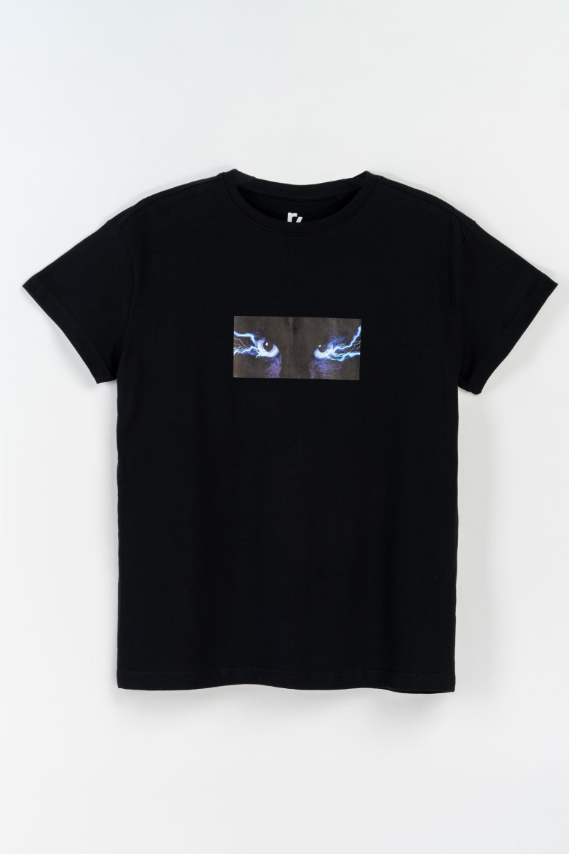 Czarny t-shirt z autorską grafiką z przodu