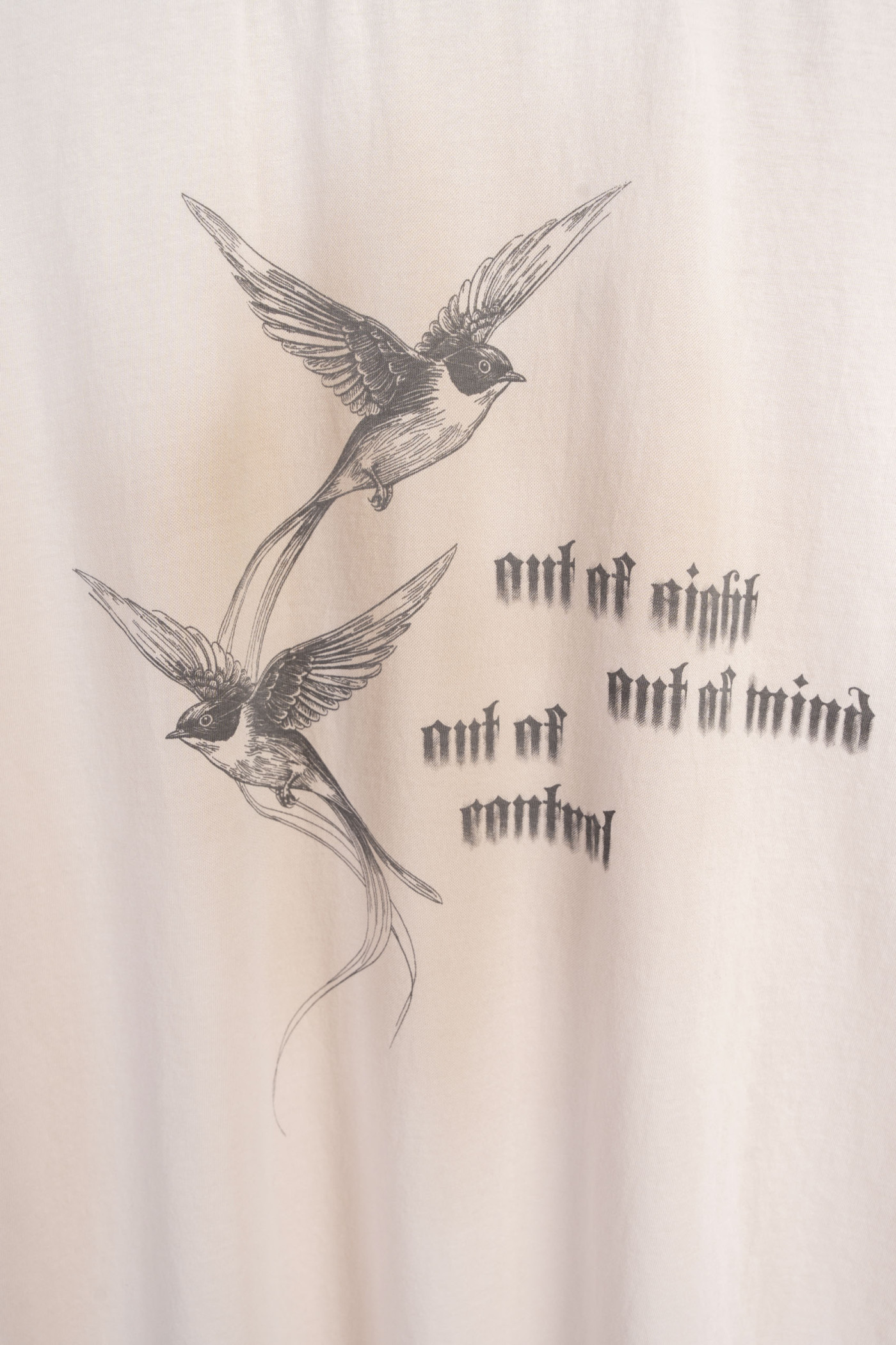 Beżowy t-shirt OVERSIZE z autorską grafiką z przodu