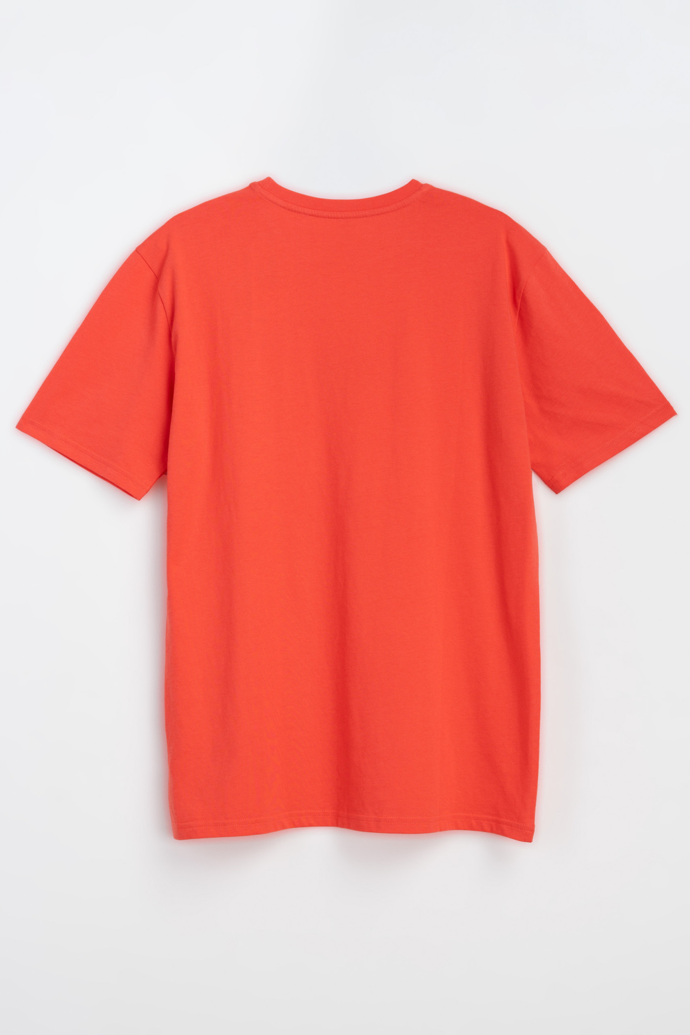 Czerwony t-shirt z napisem z przodu Czerwony t-shirt z napisem z przodu